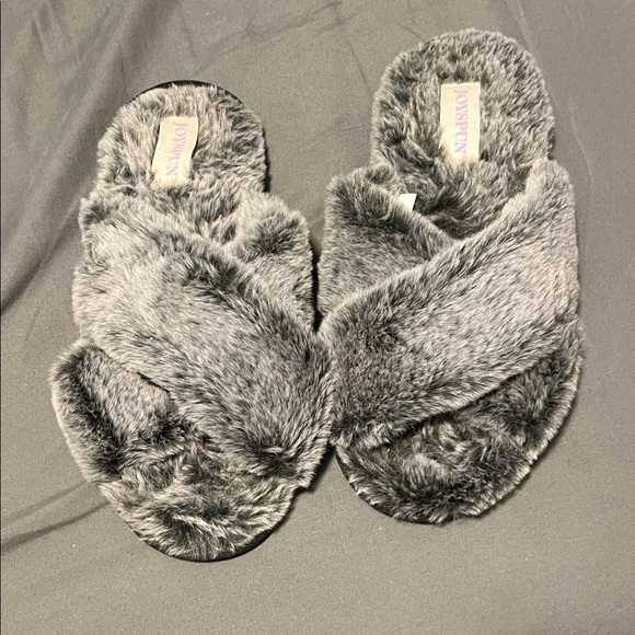 Joyspun Shoes - Cozy Gray Faux Fur Slippers